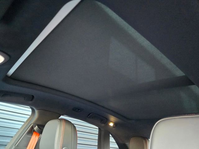 Used 2025 Porsche Macan image 21