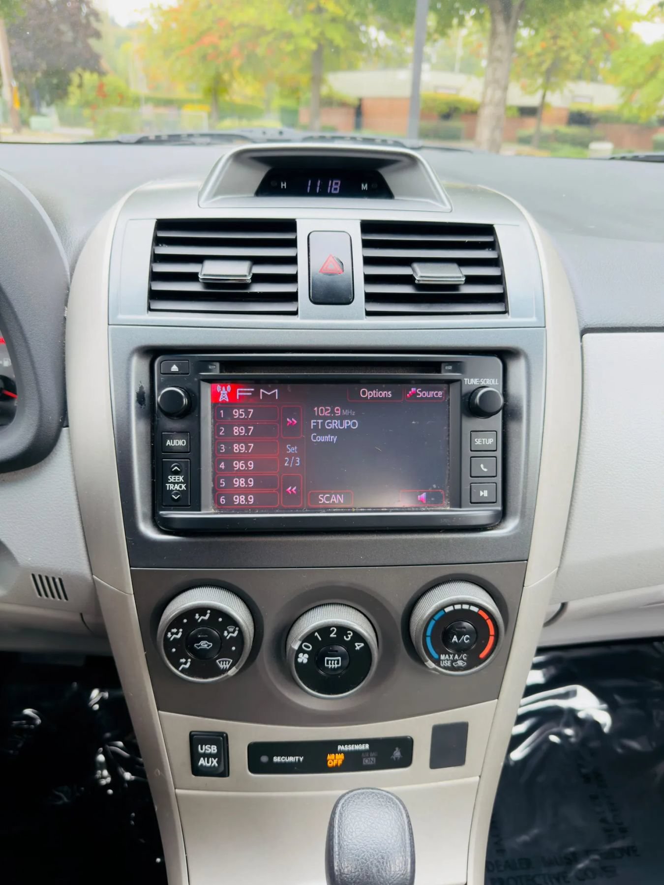 Used 2013 Toyota Corolla LE FWD image 14