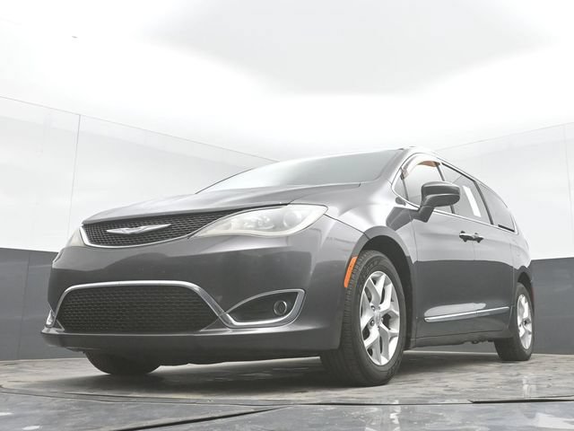 Used 2017 Chrysler Pacifica Touring-L Plus w/ Tire & Wheel Group FWD image 46