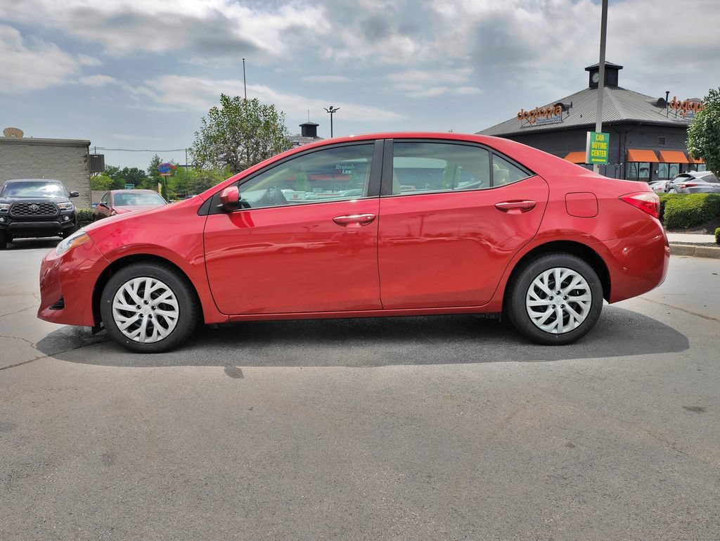 Used 2017 Toyota Corolla LE FWD image 4