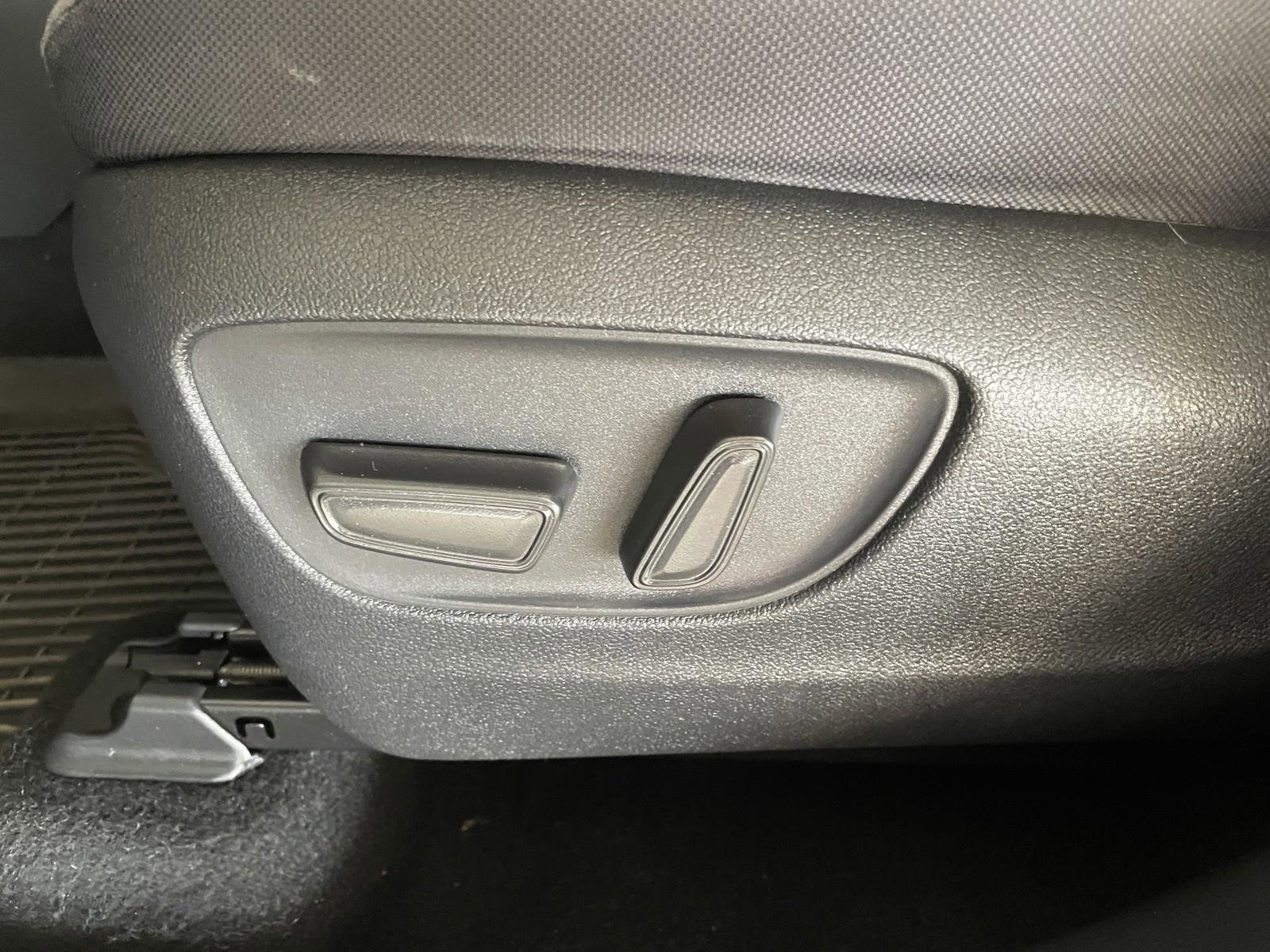 Used 2023 Toyota Highlander LE image 25