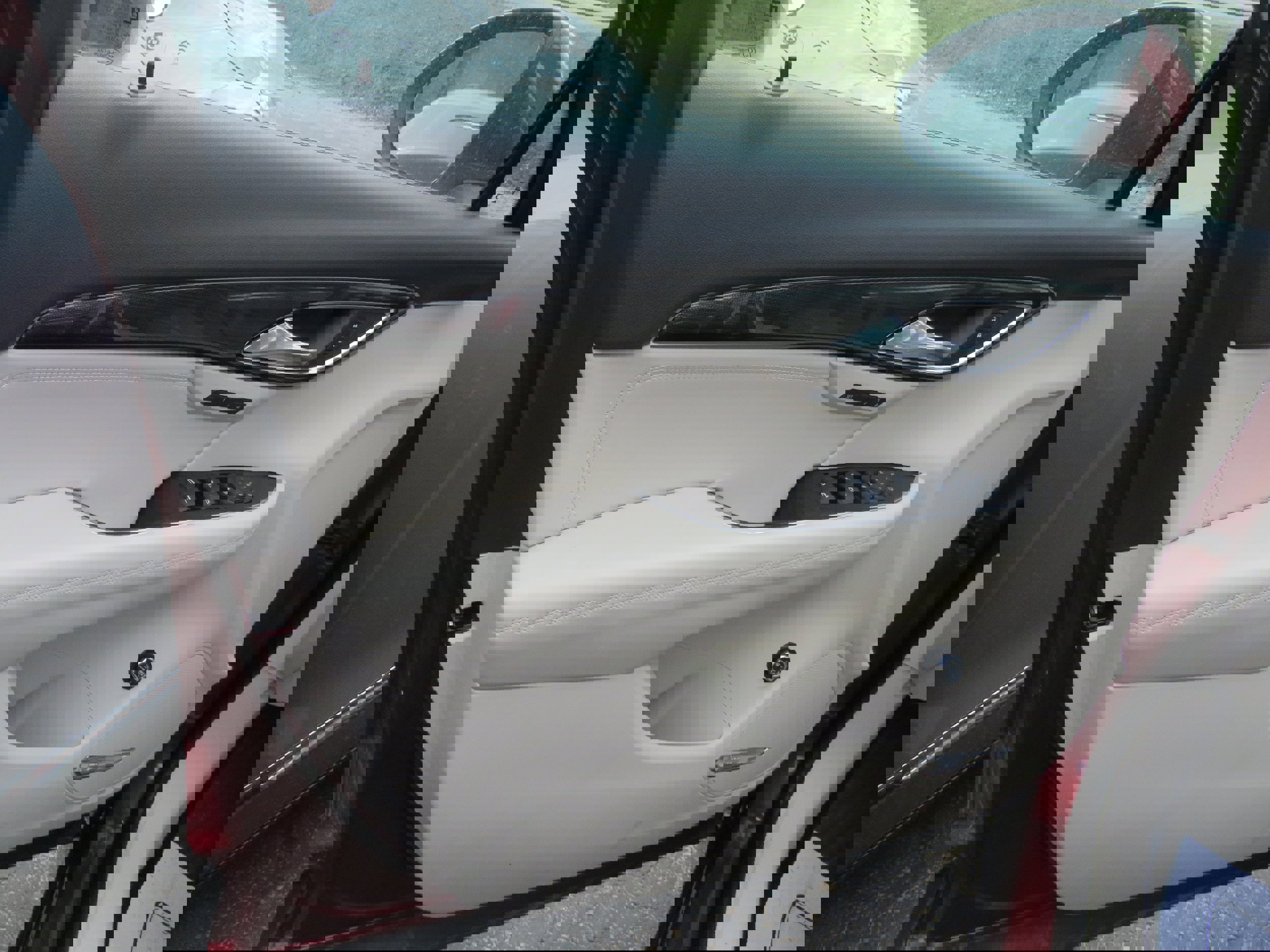 Used 2021 Buick Envision Essence w/ Technology Package I image 13