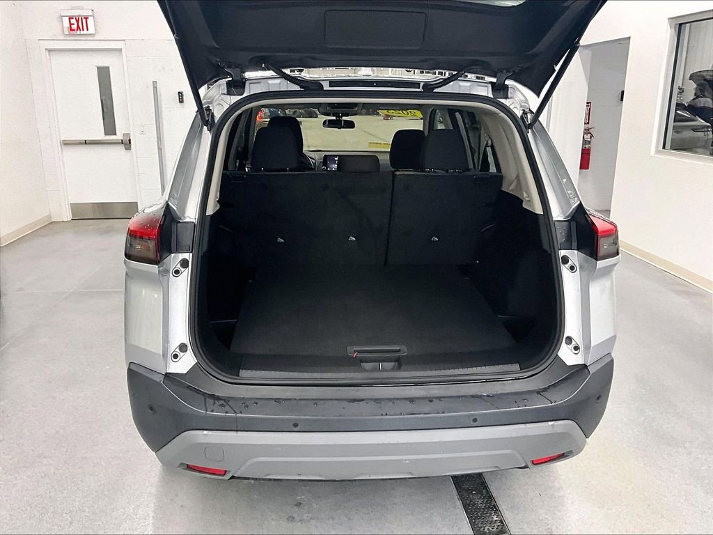Used 2023 Nissan Rogue SV image 34