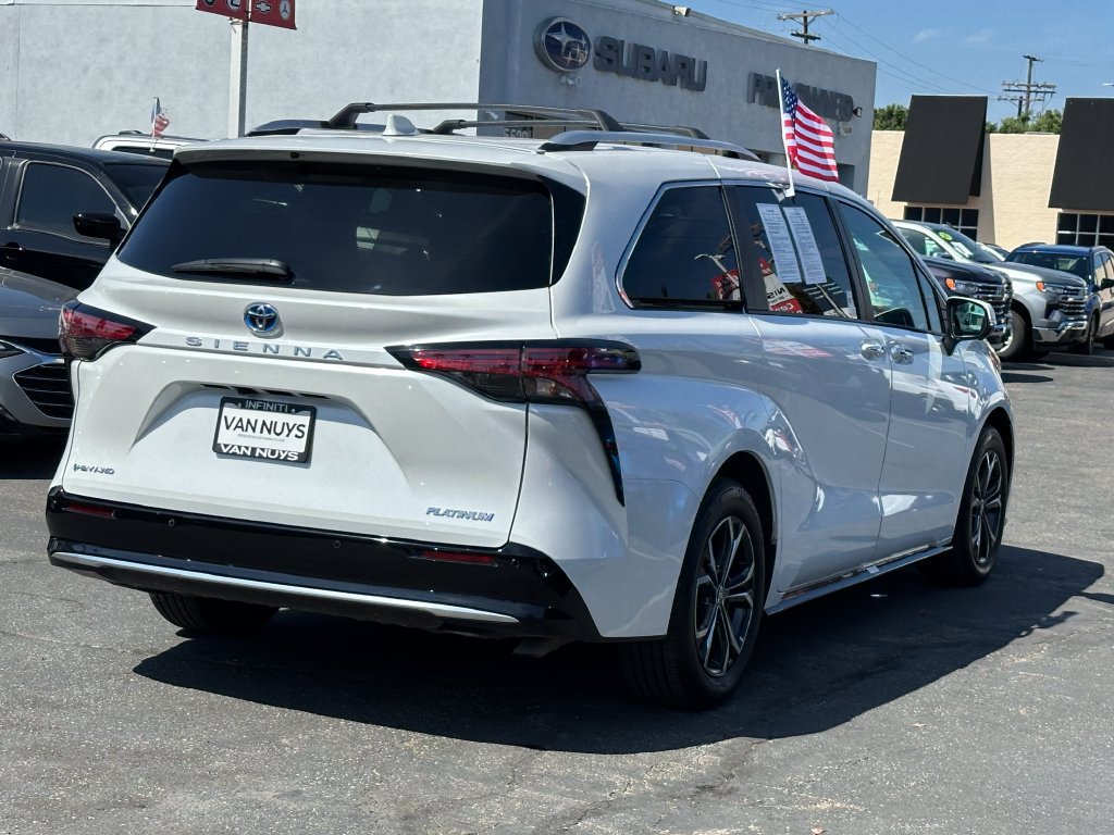 Used 2025 Toyota Sienna Platinum AWD/4WD image 7