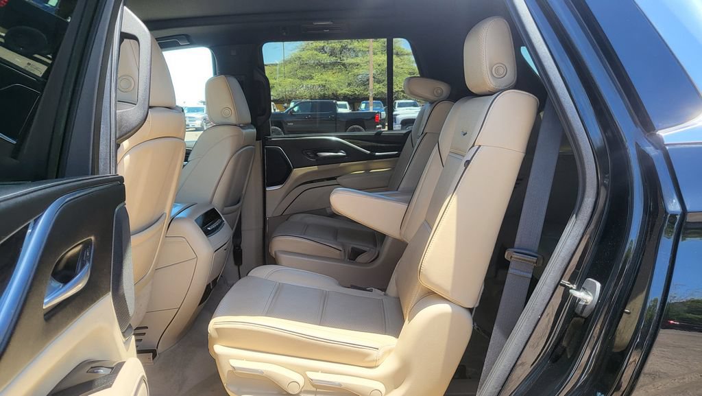 Used 2021 Cadillac Escalade Premium Luxury AWD/4WD image 26