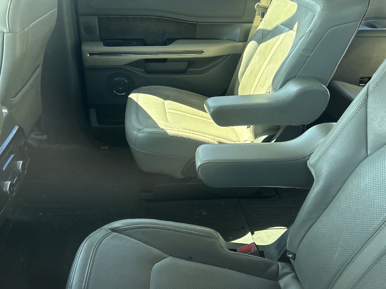 Used 2018 Ford Expedition Limited w/ Equipment Group 302A RWD image 10