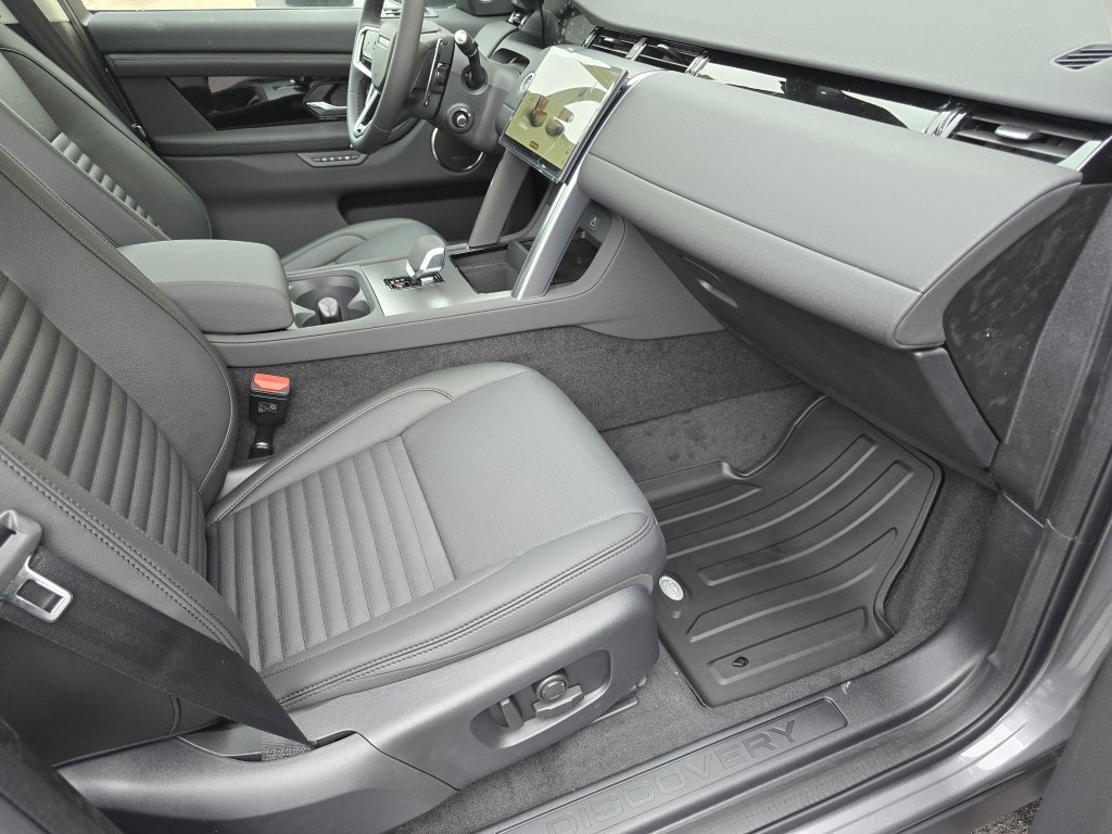 New 2025 Land Rover Discovery Sport S image 24