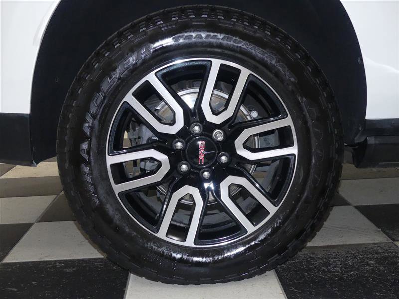 Used 2022 GMC Yukon XL AT4 AWD/4WD image 41