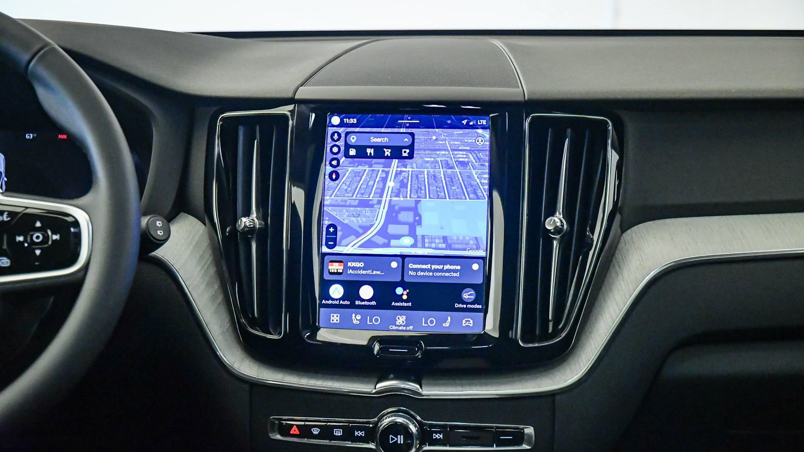 Certified 2025 Volvo XC60 B5 Plus AWD/4WD image 14