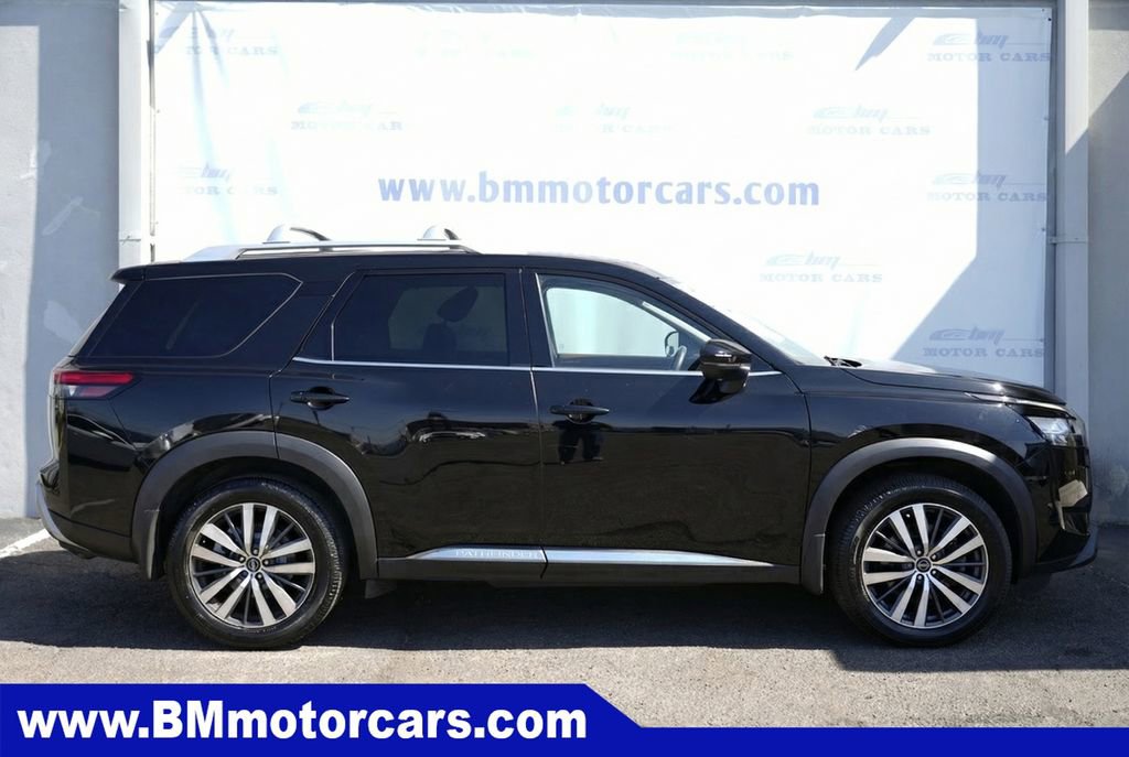 Used 2022 Nissan Pathfinder Platinum w/ Cargo Package AWD/4WD image 5