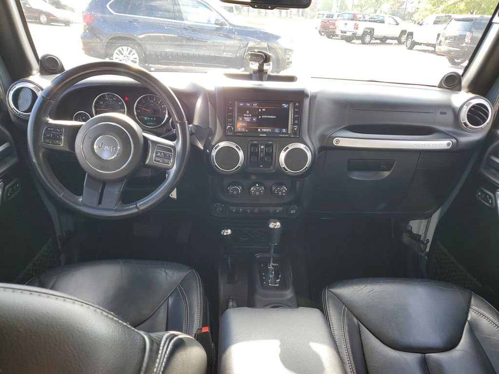 Used 2014 Jeep Wrangler Unlimited Sahara w/ Connectivity Group AWD/4WD image 10
