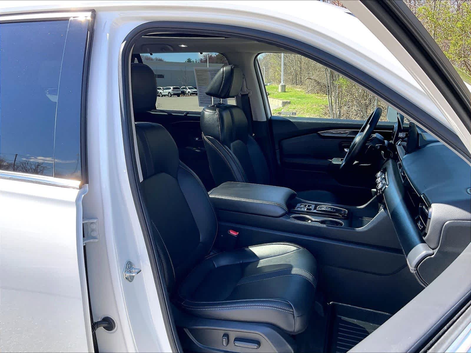 Used 2025 Honda Pilot Touring image 11