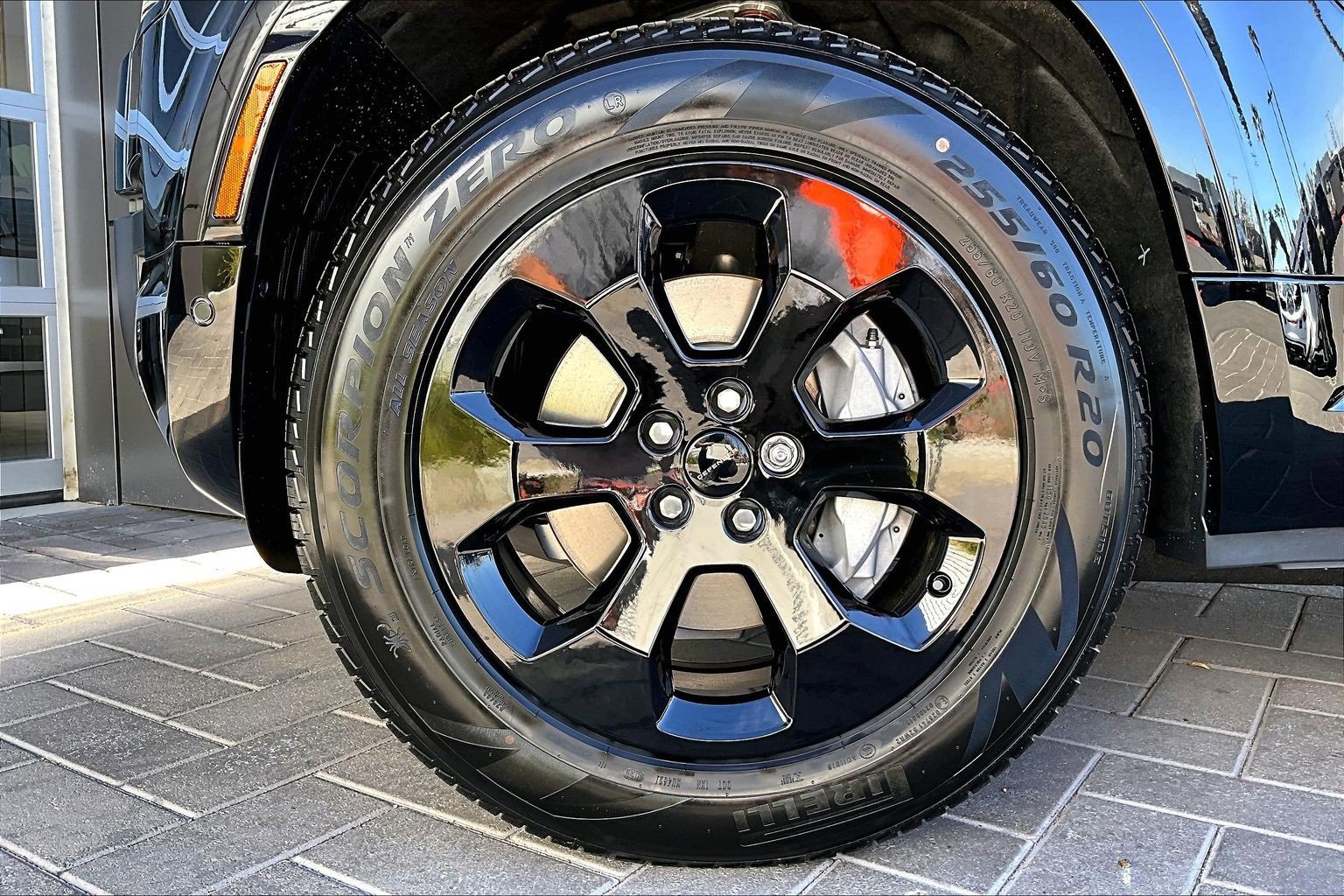 New 2026 Land Rover Defender 110 X-Dynamic SE image 12