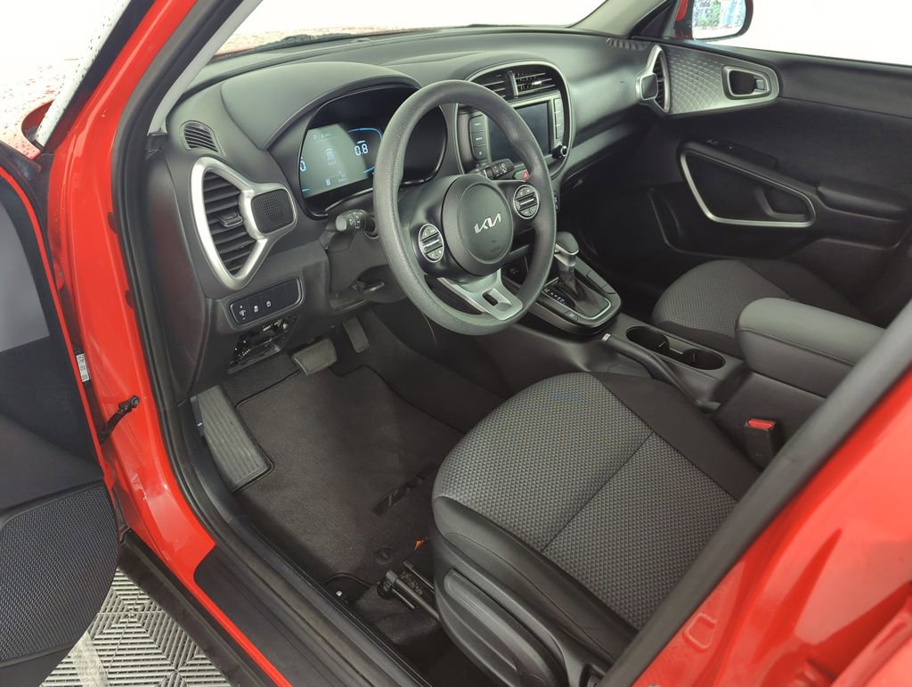 Used 2025 Kia Soul LX w/ LX Technology Package image 11