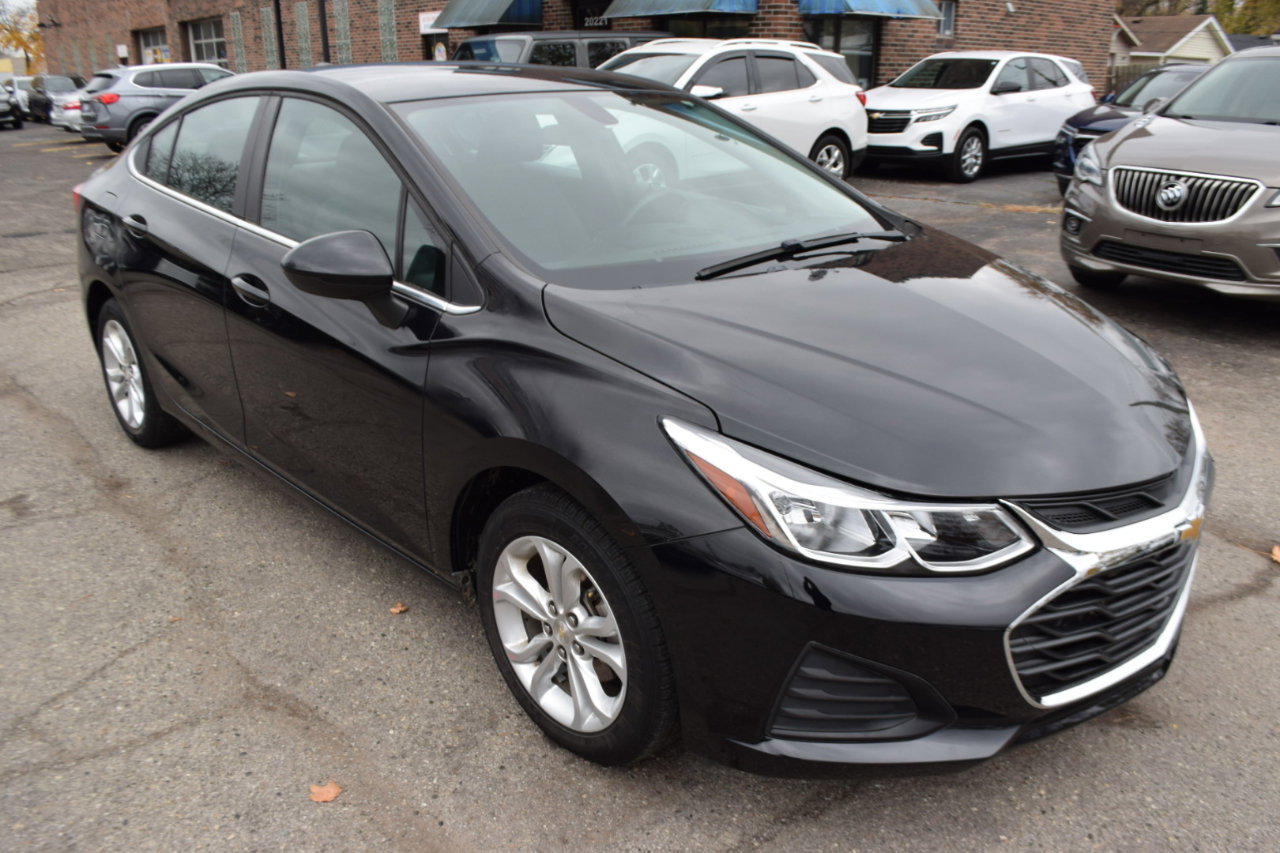 Used 2019 Chevrolet Cruze LT image 4