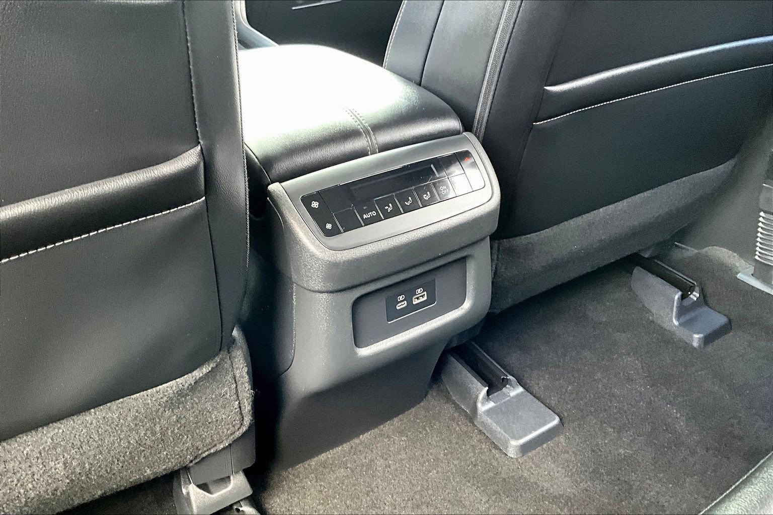 Used 2023 Nissan Pathfinder SL image 10