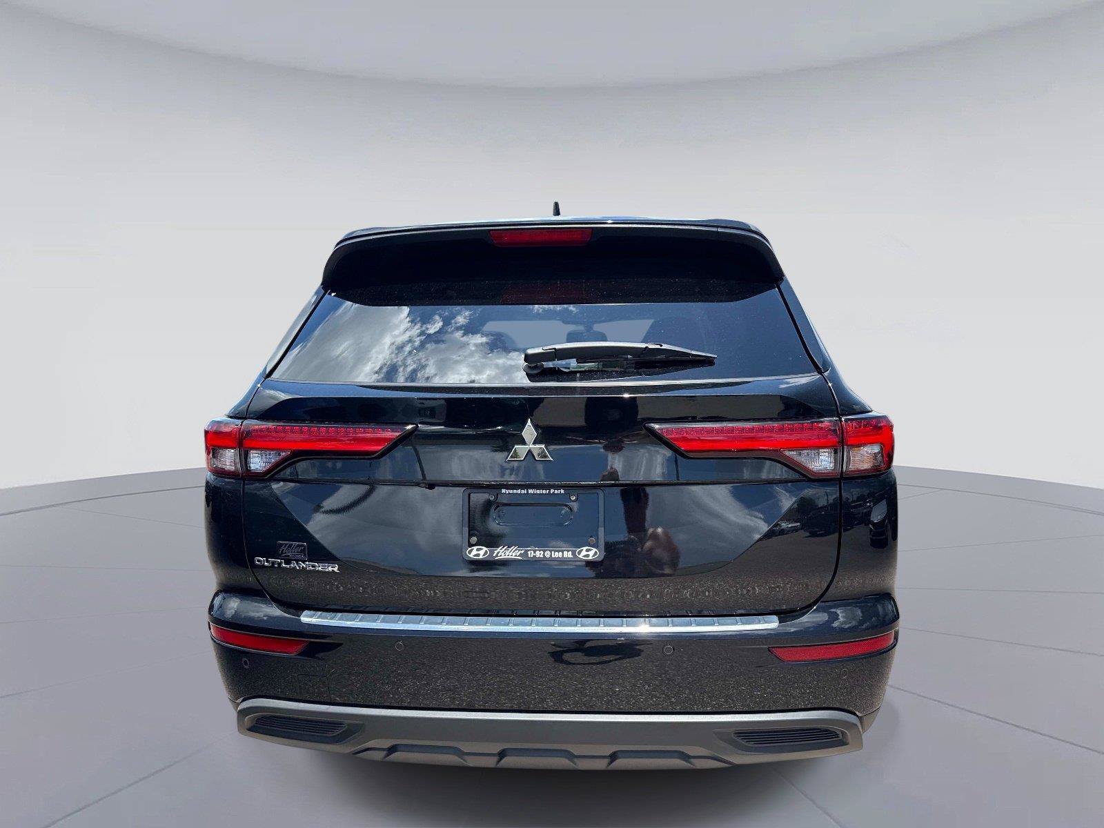 Used 2024 Mitsubishi Outlander ES FWD image 4