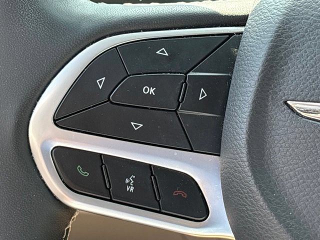 Used 2023 Chrysler Pacifica Limited FWD image 22