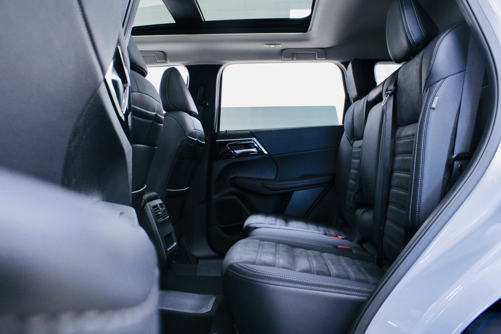 New 2025 Mitsubishi Outlander SE image 22