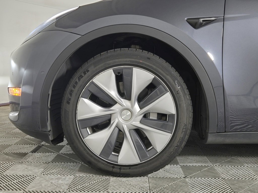 Used 2022 Tesla Model Y Long Range image 11