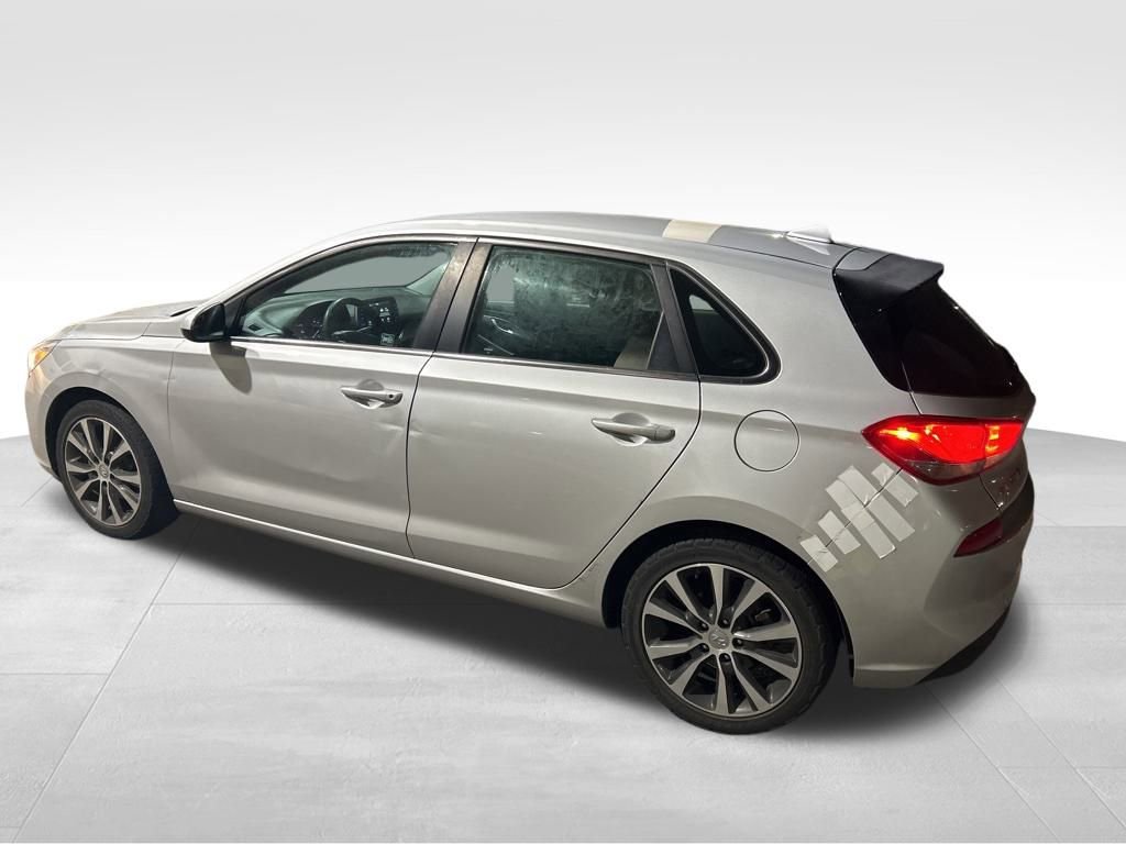 Used 2018 Hyundai Elantra GT image 2