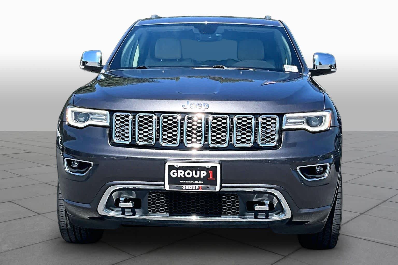 Used 2017 Jeep Grand Cherokee Overland AWD/4WD image 4