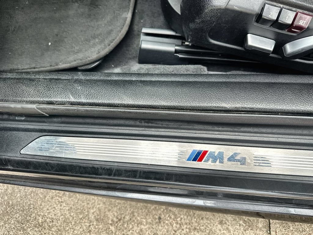 Used 2018 BMW M4 Convertible RWD image 15