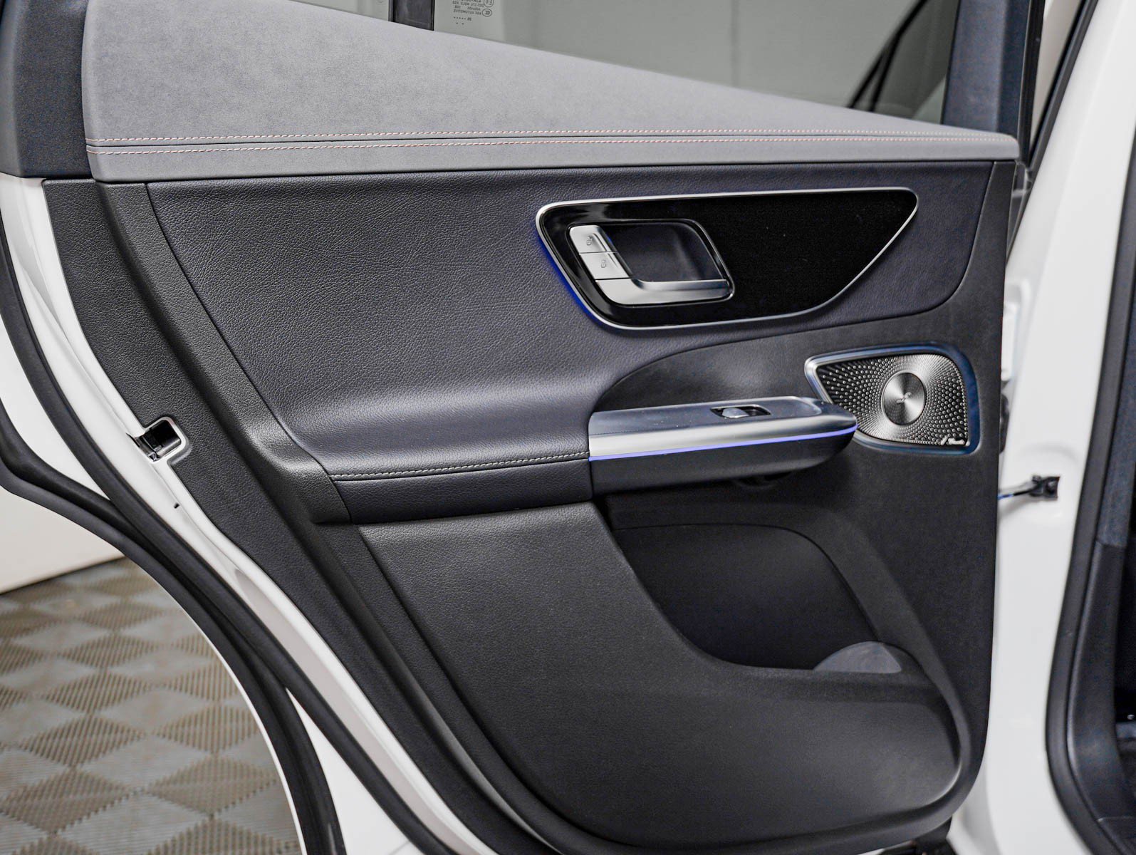 New 2026 Mercedes-Benz EQE 320 4MATIC SUV image 19