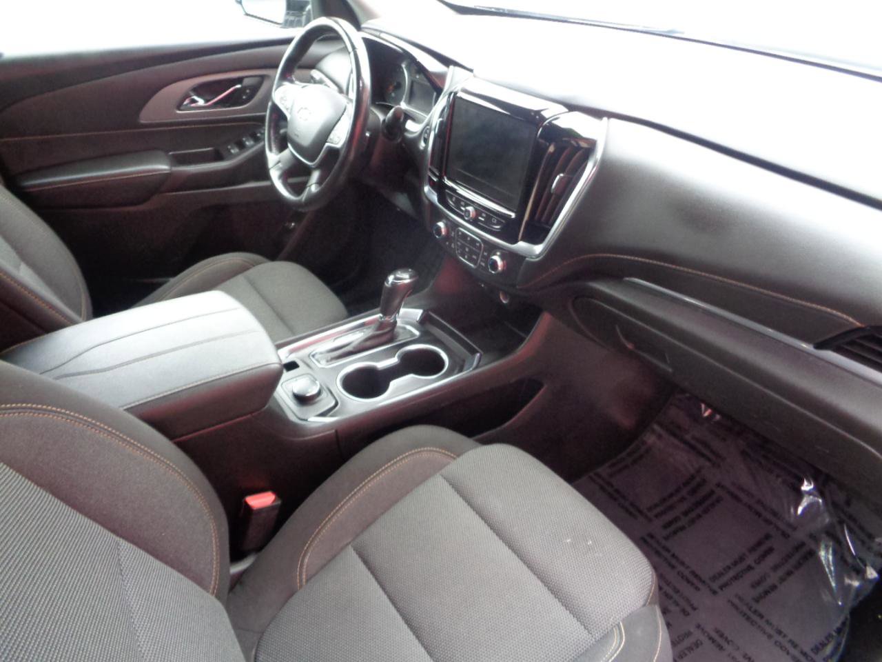 Used 2020 Chevrolet Traverse LT w/ Driver Confidence II Package image 13