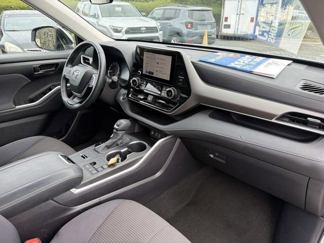 Certified 2025 Toyota Highlander LE FWD image 18