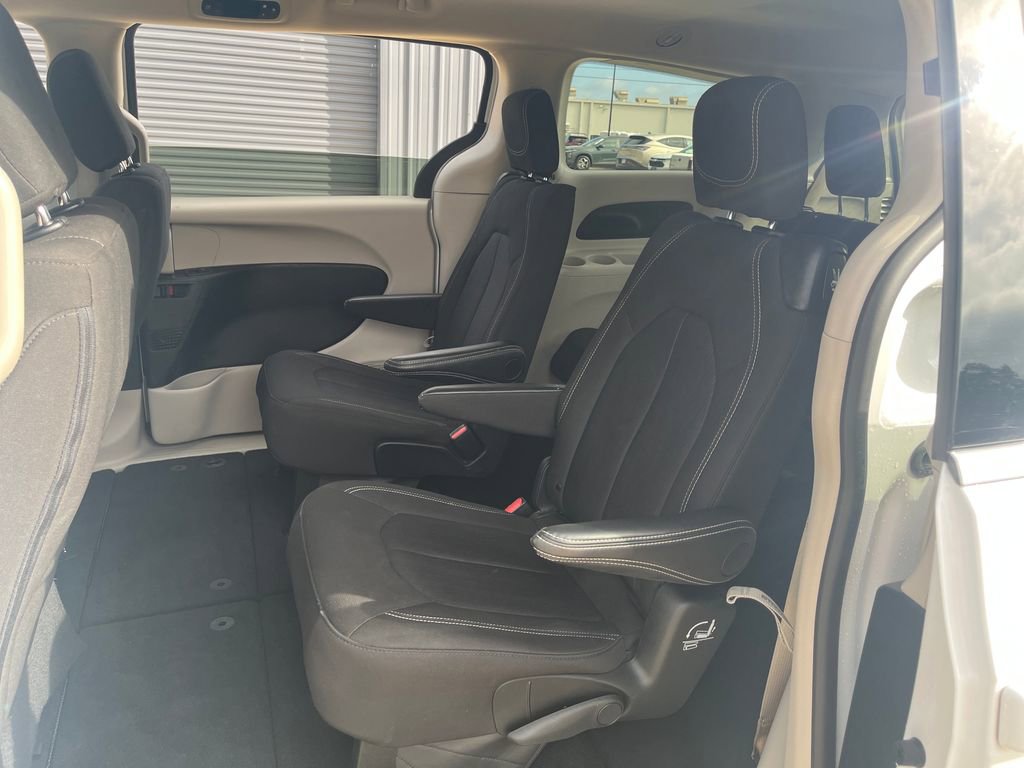 Used 2024 Chrysler Voyager LX image 22