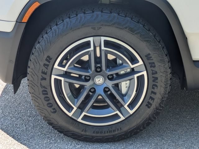 Used 2025 Rivian R1S Adventure AWD/4WD image 14