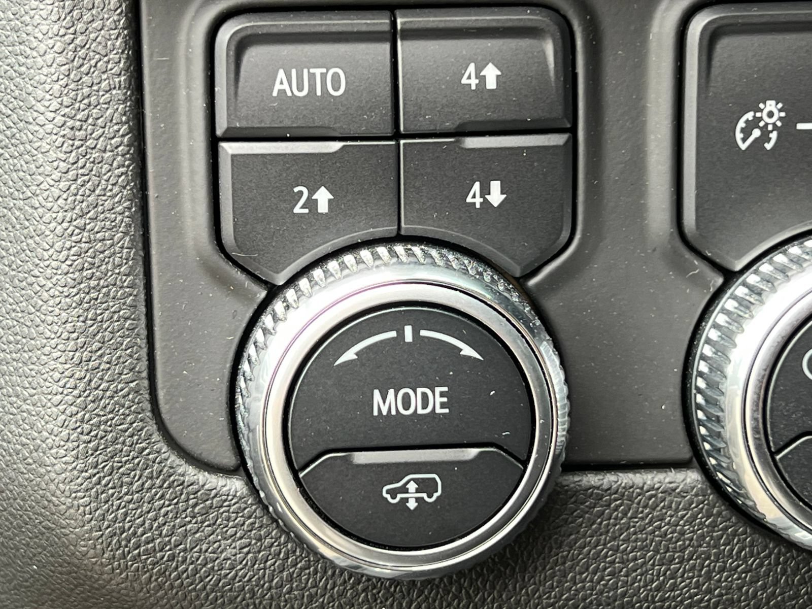 Used 2023 GMC Yukon XL AT4 w/ AT4 Premium Plus Package AWD/4WD image 23