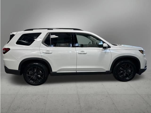 Certified 2025 Honda Pilot Touring image 7