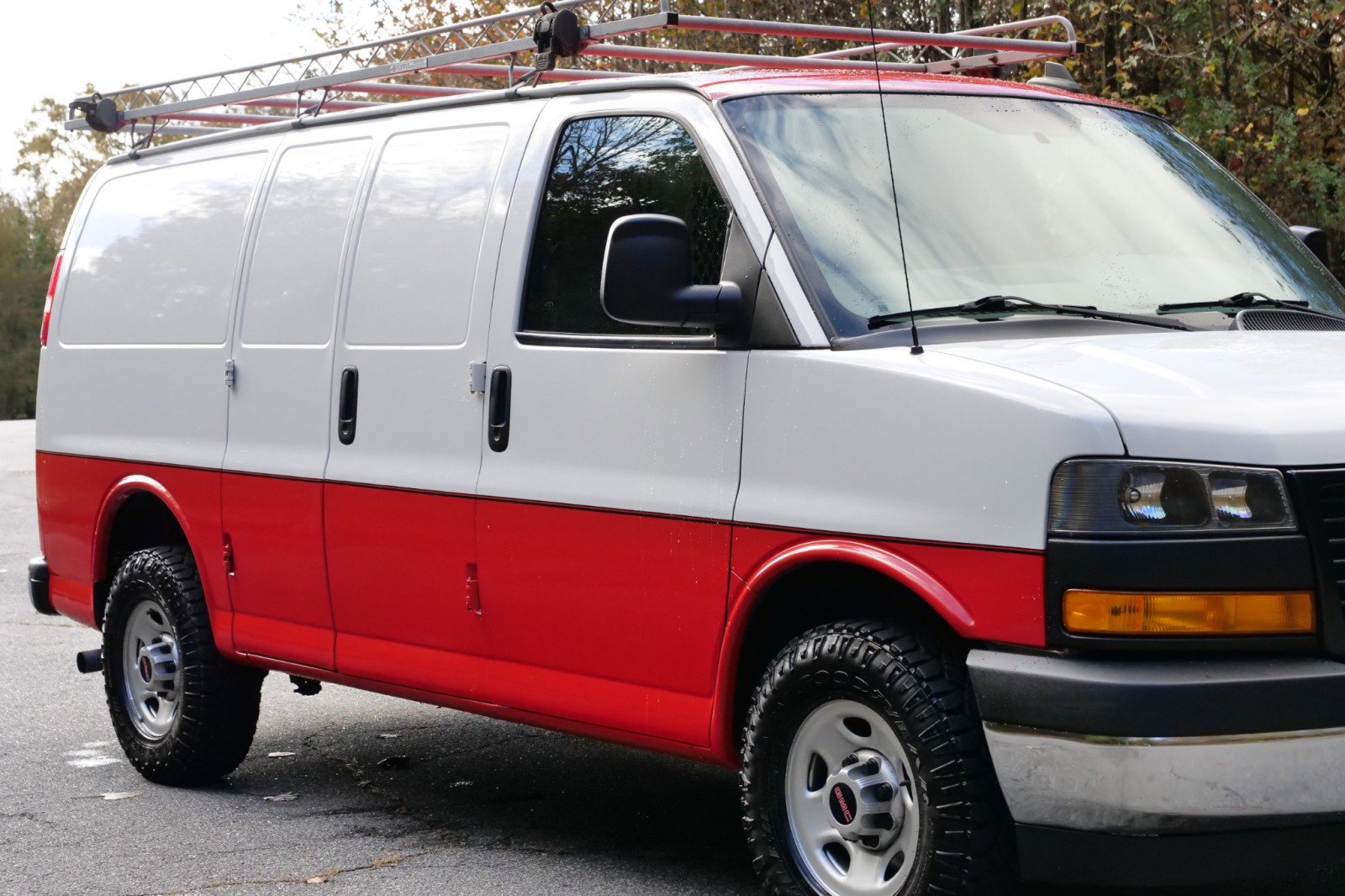 Used 2018 GMC Savana 3500 w/ Driver Convenience Package image 47