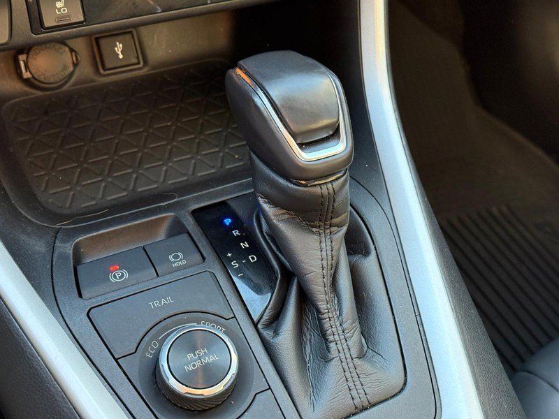 Used 2021 Toyota RAV4 XLE Premium image 24