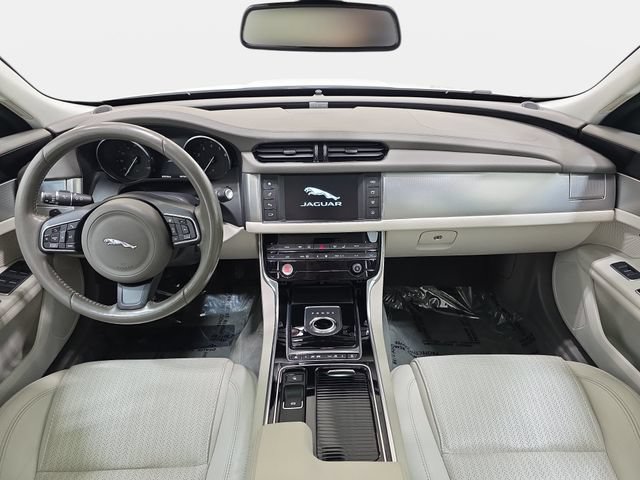 Used 2016 Jaguar XF Prestige AWD/4WD image 10