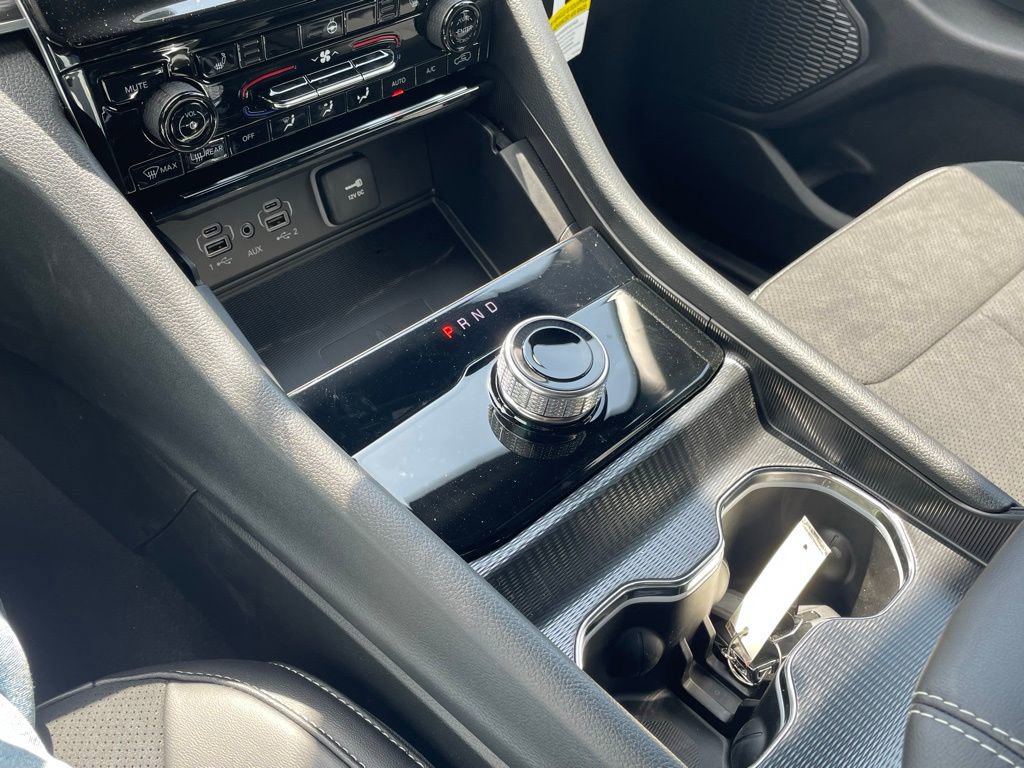 New 2025 Jeep Grand Cherokee Altitude image 32