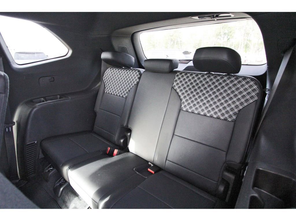Used 2025 GMC Acadia Denali FWD image 11
