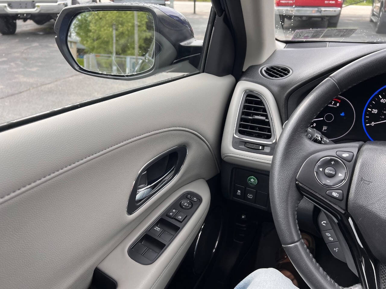 Used 2017 Honda HR-V EX-L image 9
