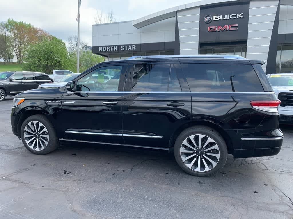 Used 2022 Lincoln Navigator Reserve AWD/4WD image 2