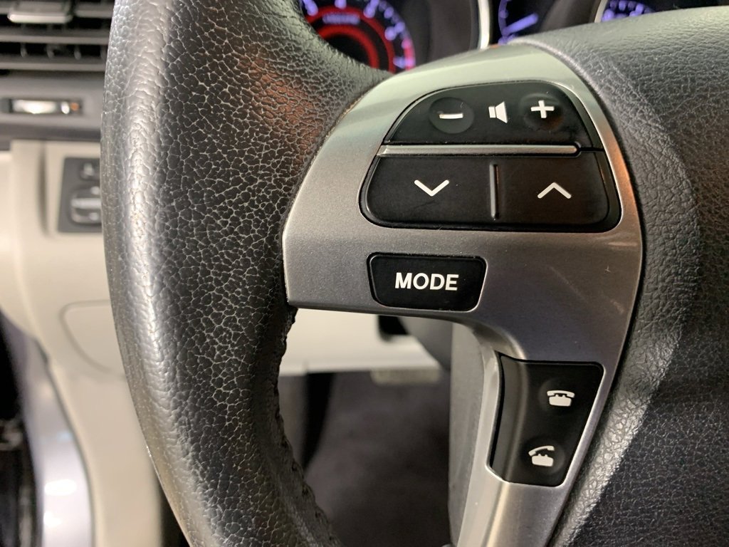 Used 2013 Toyota Highlander Limited image 22