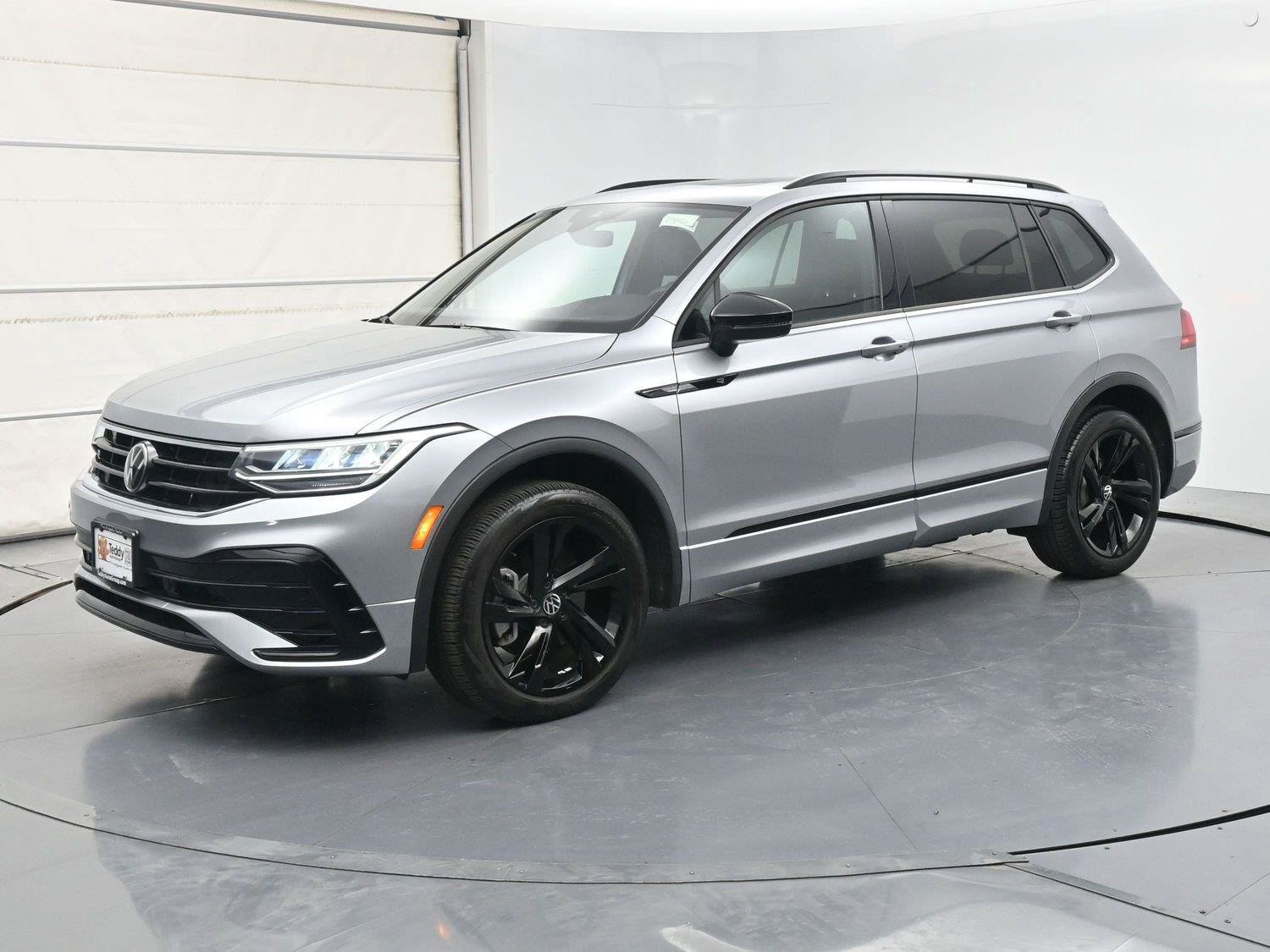 Used 2024 Volkswagen Tiguan SE R-Line AWD/4WD image 21