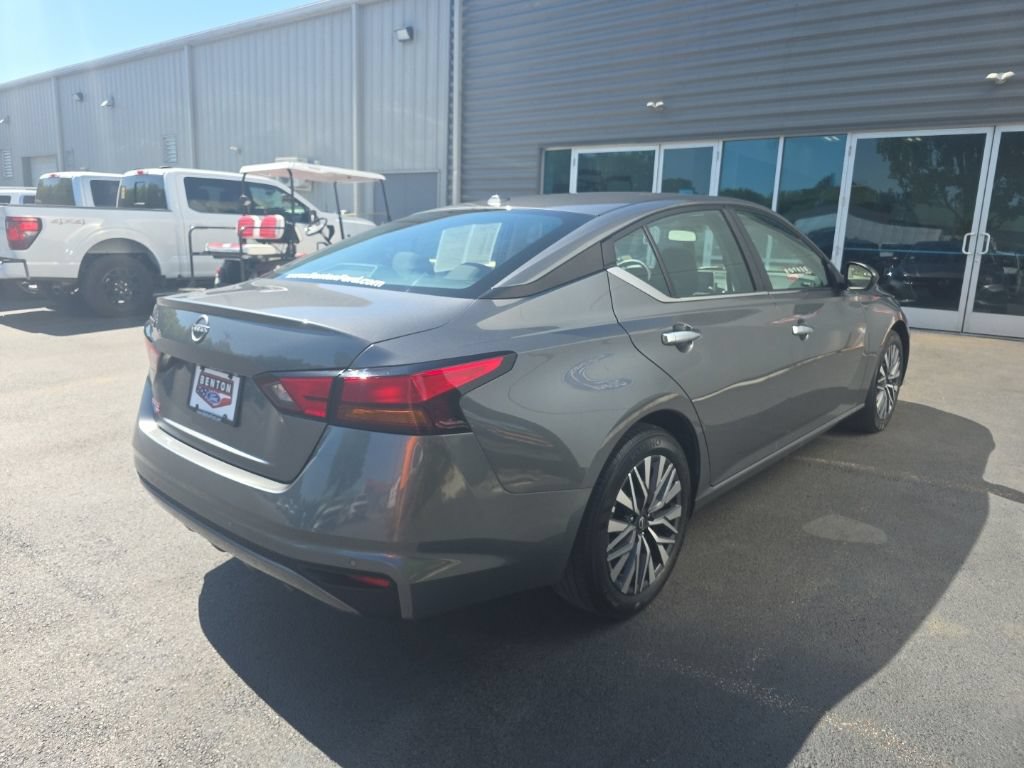 Used 2025 Nissan Altima 2.5 SV FWD image 8