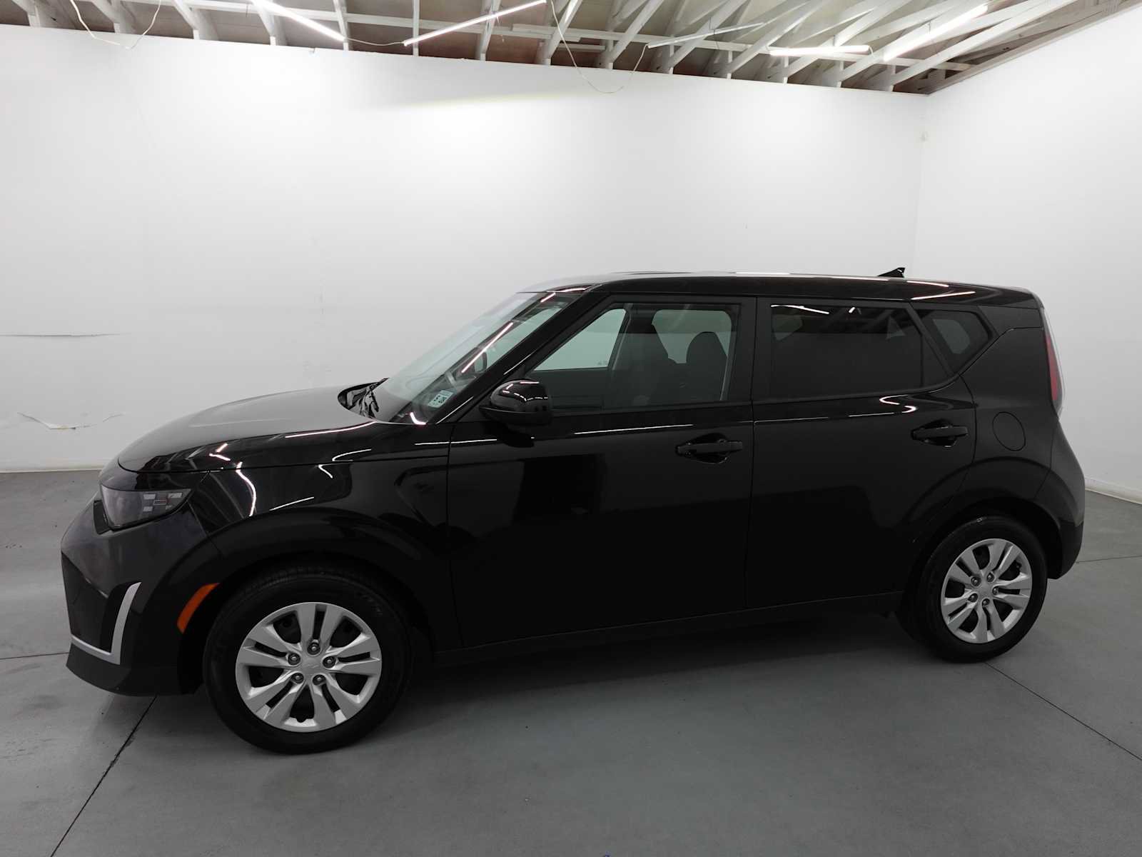 Used 2023 Kia Soul LX FWD image 8