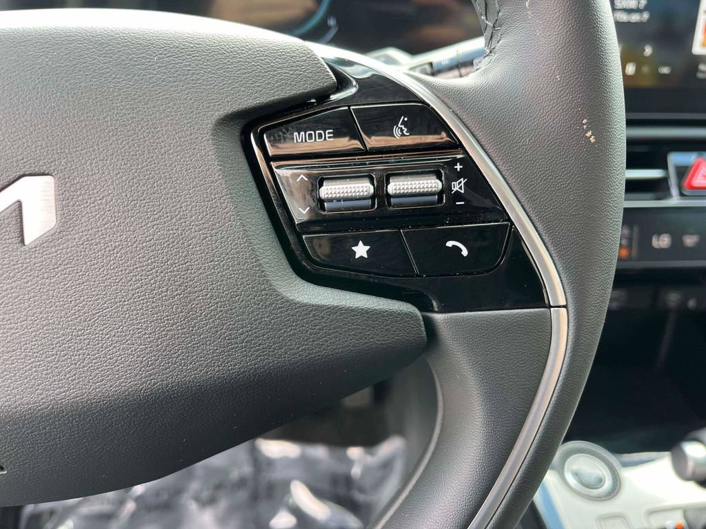 Certified 2025 Kia Niro EX FWD image 20