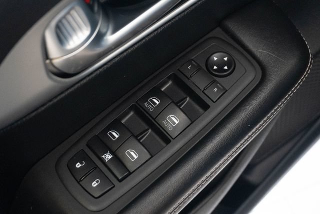 Used 2020 Chrysler Pacifica Touring w/ S Appearance Package FWD image 14
