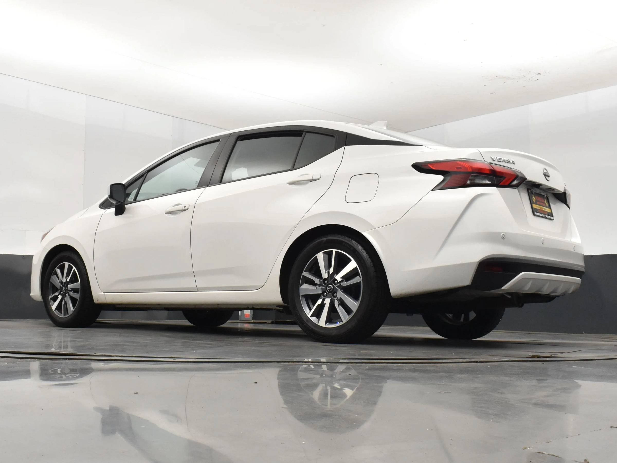 Used 2024 Nissan Versa SV FWD image 9