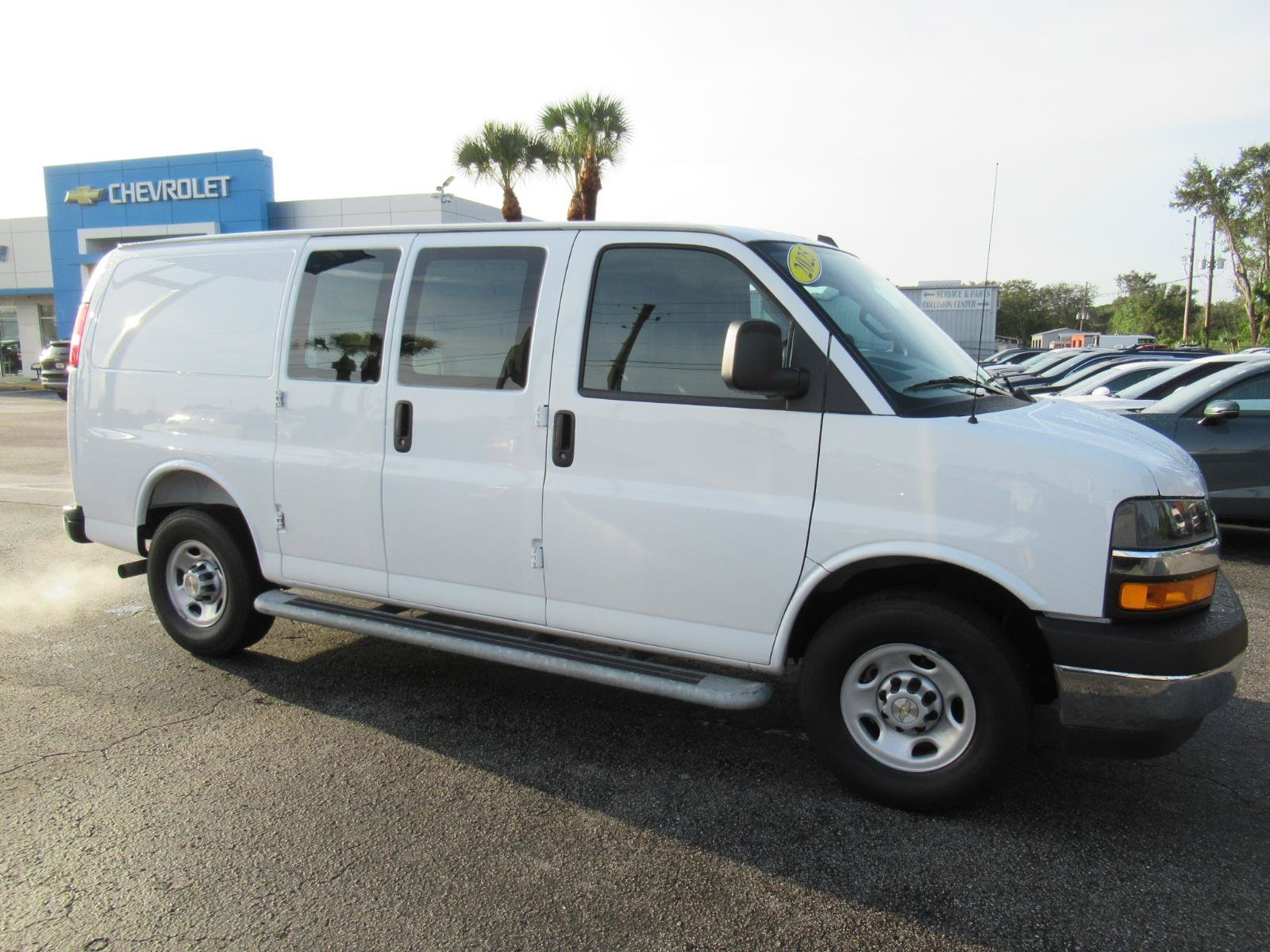 Used 2025 Chevrolet Express 2500 w/ Driver Convenience Package RWD image 4