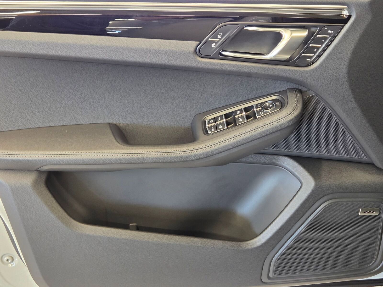 Certified 2026 Porsche Macan AWD/4WD image 14